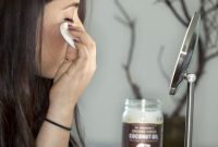 How to Use Coconut Oil to Remove Makeup Safely