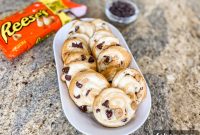 Crescent Chocolate Chip Cream Cookies