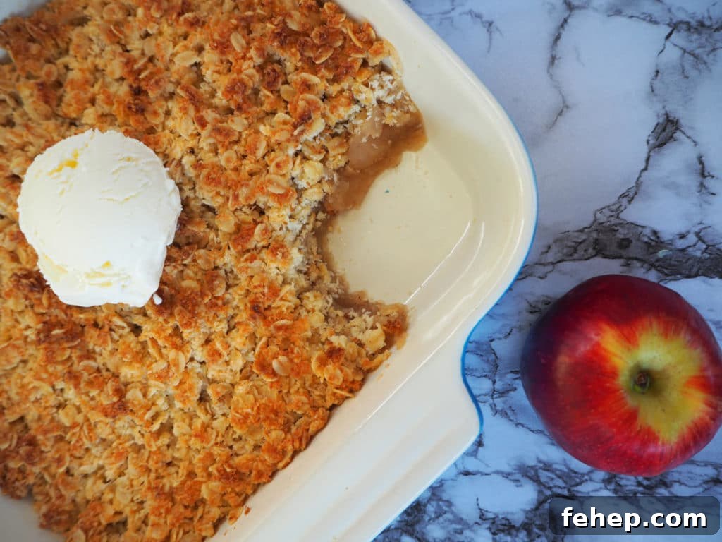 Apple crumble with ice cream