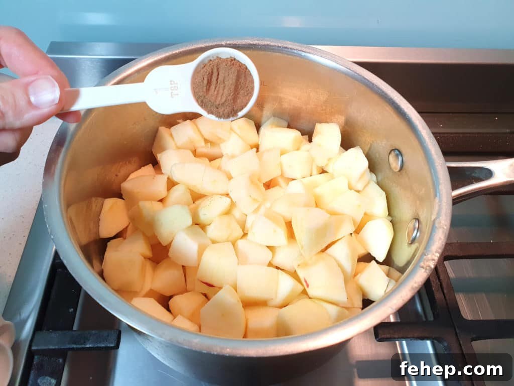 Adding cinnamon to chopped apples