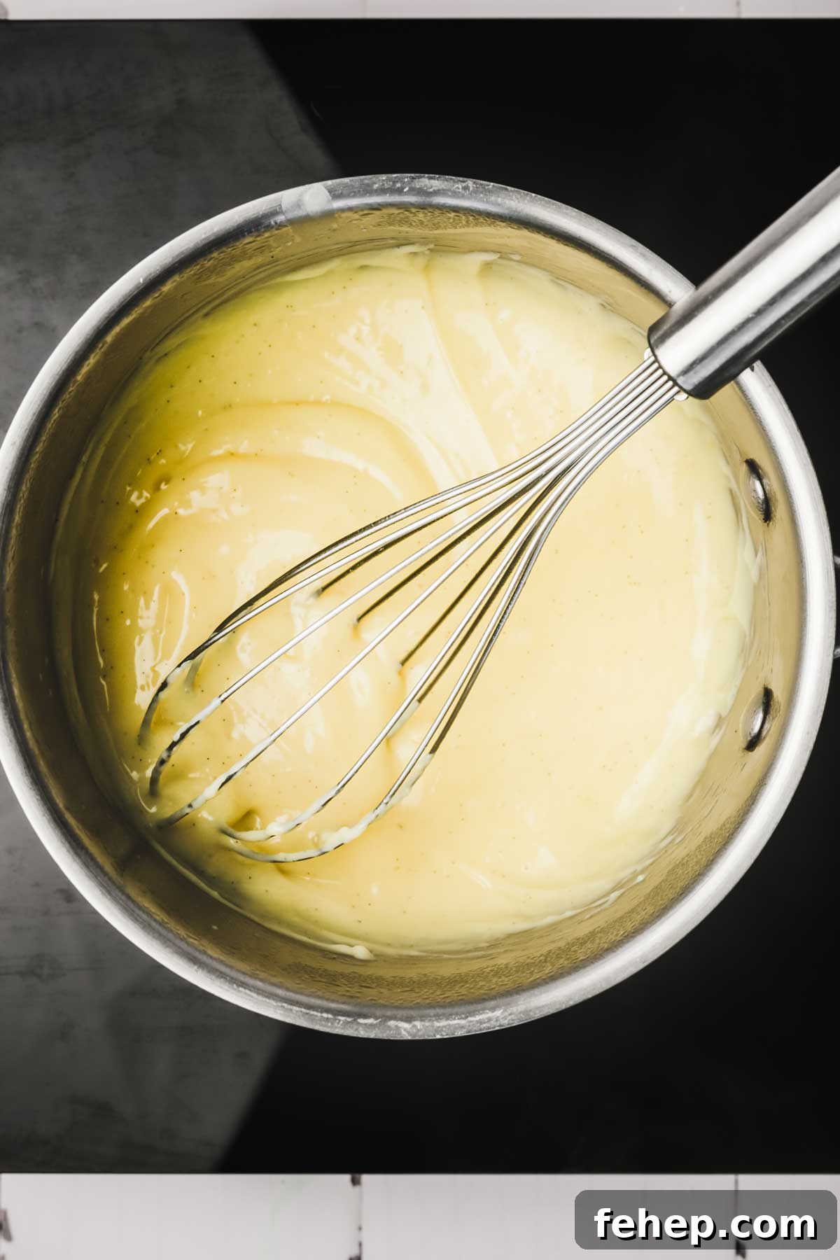 Crème pâtissière dans une casserole