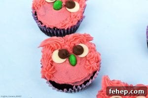 How to Make Adorable Owl Cupcakes for Parties and Gifts 5 Owl Cupcakes are soft and fluffy chocolate cupcake decorated with a vanilla buttercream to look like gorgeous, googly eyed owls! Perfect for a birthday cake, party, get together or just for fun. #owlcupcakes #pinkowl