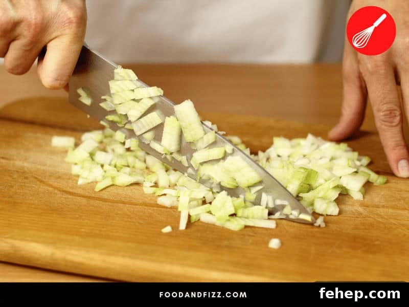 Cook Meat or Onions First? Key Tips for Better Flavor 5 When cooking onions with ground meat, it is important to finely chop onions before adding them to meat to make them blend for seamlessly into you ground meat. Add them prior to cooking your meat.
