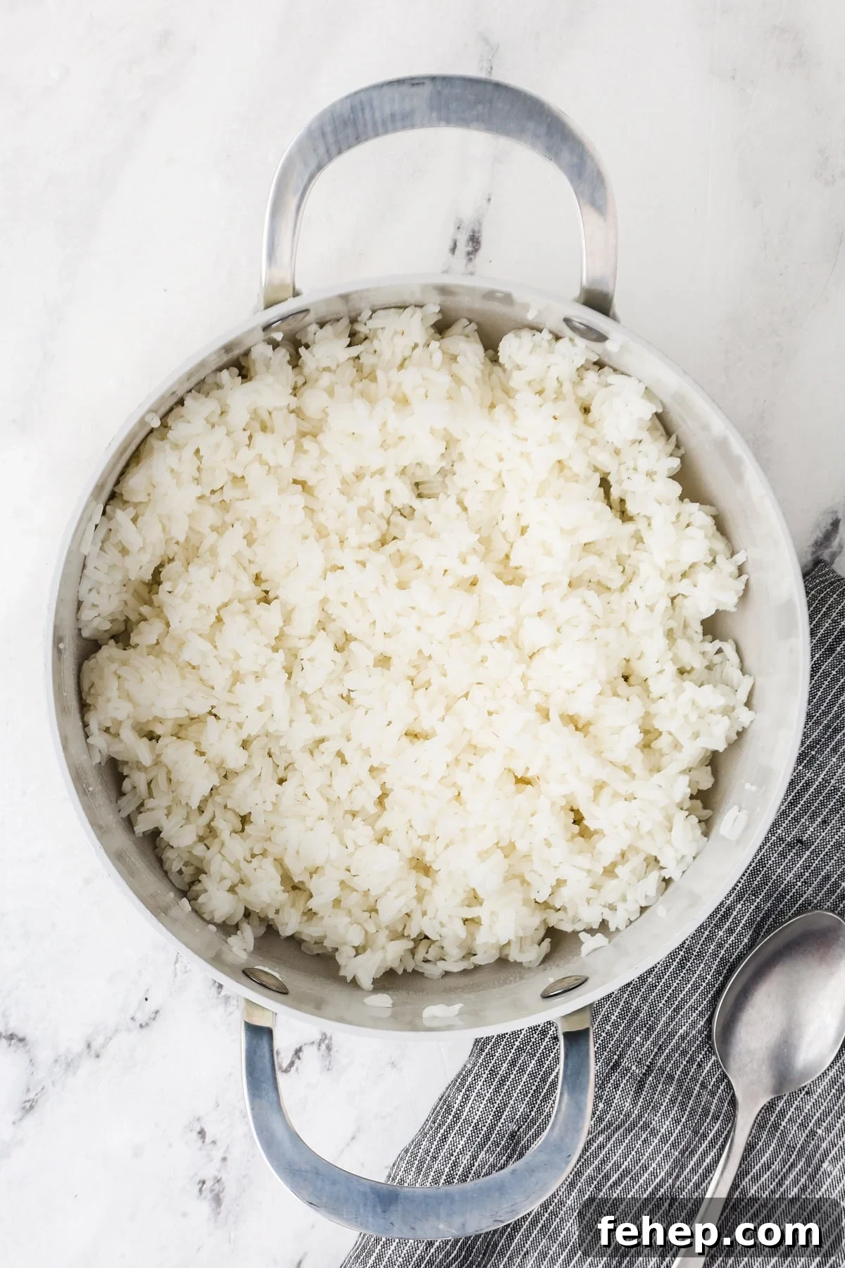 An overhed image of the cooked jasmine rice.